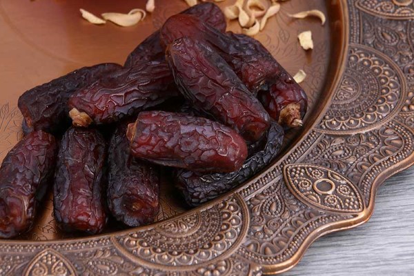 تصویر 2 از خرما پیارم قند دانه درشت خوش طعم و با کیفیت